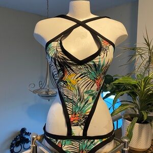 ♥️ Skye Unique Tropical Swimsuit Size XL